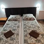 Kadar Kro *