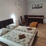 Kadar Kro *